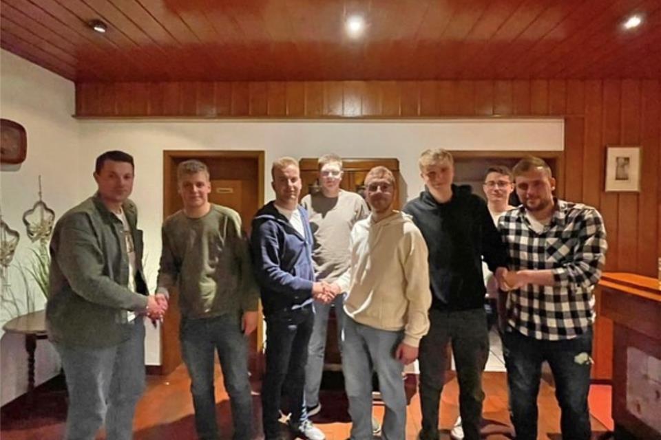 Präsident Simon Paschen, Vizepräsident Robin Klein-Ridder, Kassierer Marcel Heyng und Major Nick Nattefort begrüßen die neuen Vereinsmitglieder.