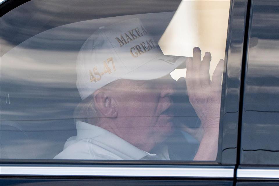 Präsident Trump geht Golf spielen.Alex Brandon/AP/dpa