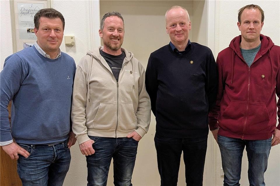 Präsident und König Rainer Hüging verabschieden die ausscheidenden Offiziere Jörg Lehmbrock, Paul Stenkamp und Hendrik Grunden (v.l.).