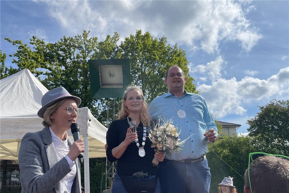 Präsidentin Anne König präsentierte 2024 das neue Königspaar, Königin Lena Schlusemann und König Daniel Mokosch.