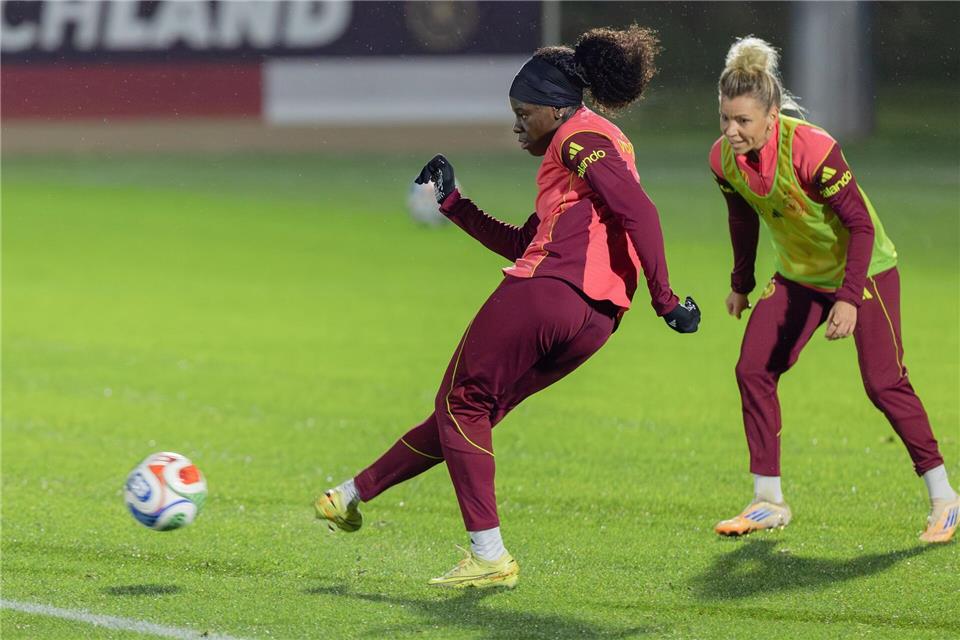 Präziser Abschluss mit der Innenseite: Nationalspielerin Nicole Anyomi beherrscht das Stürmerinnen-Abc.Jürgen Kessler/dpa