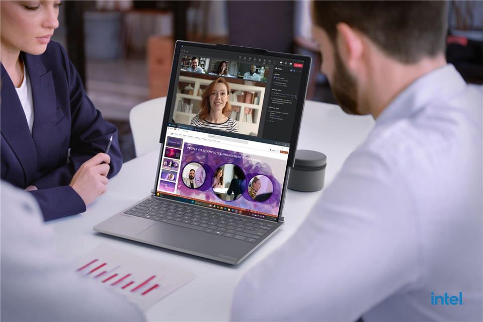 Praktisch für mehr Displayfläche bei der Arbeit: Das Thinkbook Plus Gen 6 Rollable kann den Bildschirm vertikal ausfahren und damit vergrößern.Lenovo/dpa-tmn