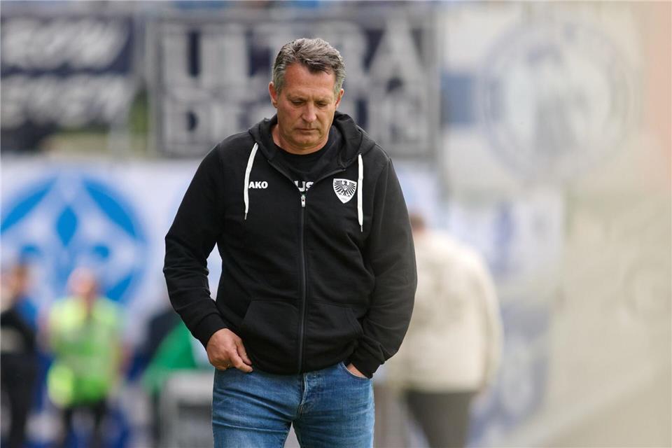 Preußen Münster und Trainer Alois Schwartz stehen als erster Absteiger aus der 2. Bundesliga fest. Bernd Thissen/dpa