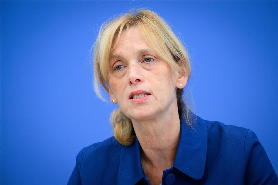 Prien will im kommenden Jahr einen Vorschlag zum Mutterschutz für Selbstständige vorlegen. (Archivbild)Bernd von Jutrczenka/dpa