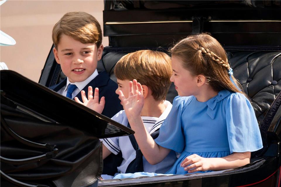 Prinz George (l.) hat Geburtstag. (Archivfoto)Aaron Chown/Pool PA/dpa