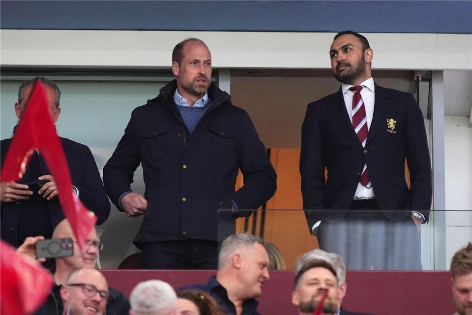 Prinz William (l) ist glühender Fan von Aston Villa und häufig im Stadion zu Gast. (Archivbild)Mike Egerton/PA Wire/dpa