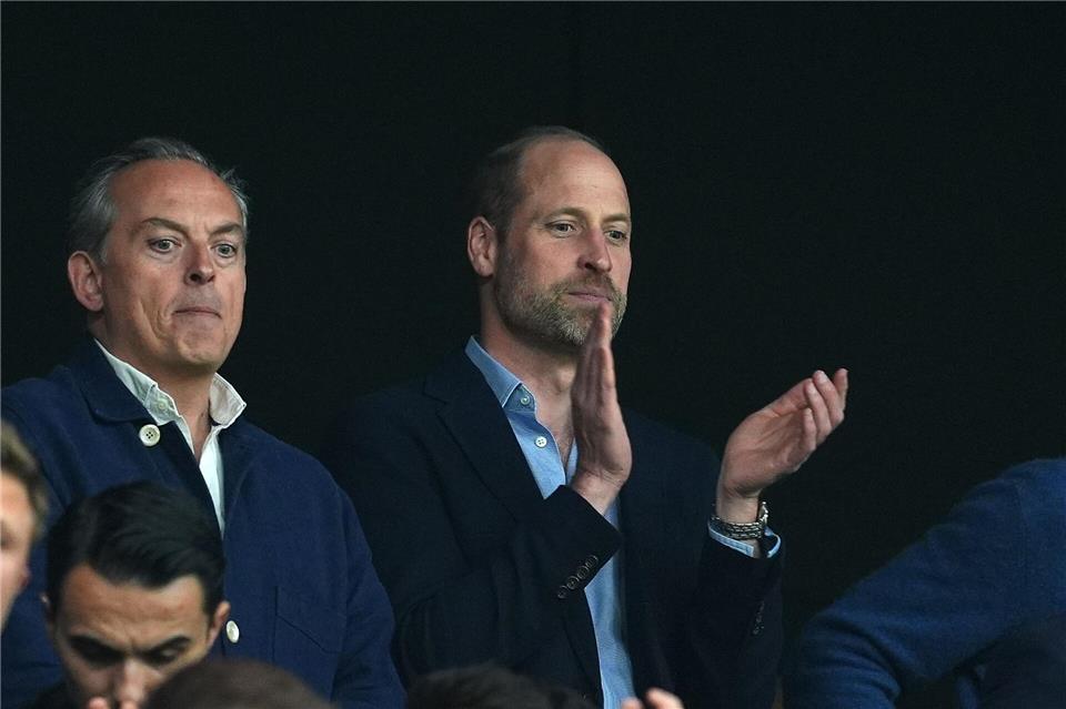 Prinz William würdigt das englische Nationalteam.Martin Rickett/PA Wire/dpa