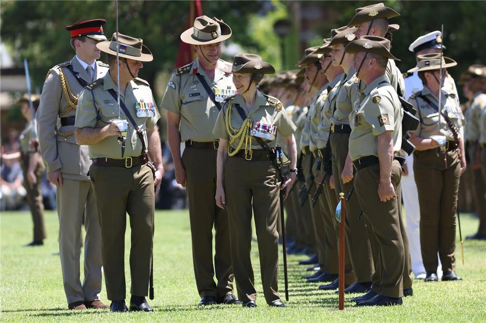 Prinzessin Anne inspiziert die Hundertjahrfeier-Parade in der Victoria-Kaserne in Sydney.Damian Shaw/AAP/dpa