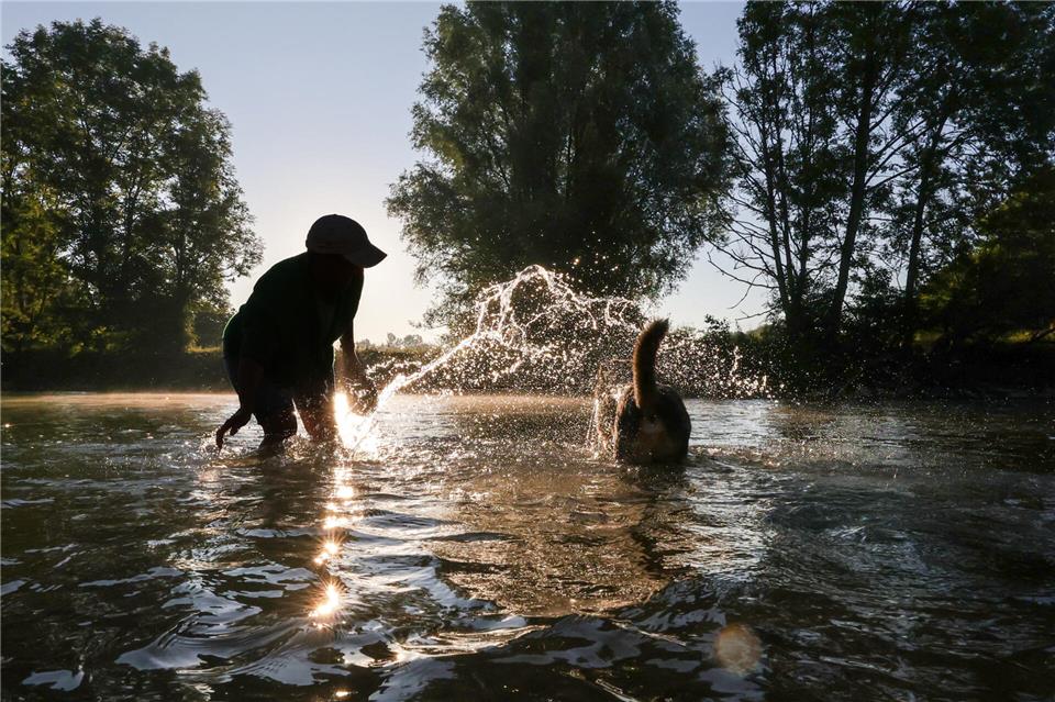 Prinzipiell darf man in Nordrhein-Westfalen in natürlichen offenen Gewässern baden. Doch bei künstlich angelegten Gewässern wie dem Klostersee oder dem Pröbstingsee kann das anders sein.