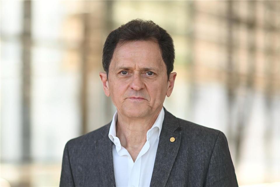 „Prinzipiell hat das H5N1-Virus alles, um eine Pandemie auszulösen“, sagt der Virologe Klaus Stöhr. (Archivbild)Robert Michael/dpa