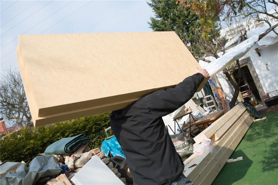 Private Helfer lassen sich über den gesetzlichen Unfallschutz einer Bau-Berufsgenossenschaft absichern.picture alliance/dpa/dpa-tmn