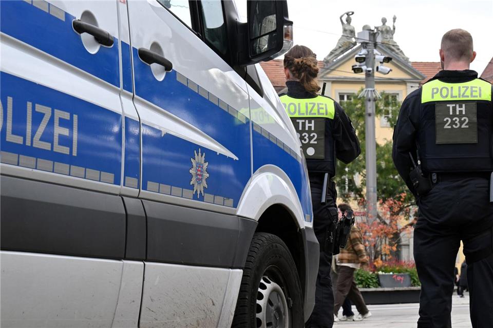 Pro Jahr werden im Schnitt 1.200 Straftaten auf dem Anger registriert.Martin Schutt/dpa