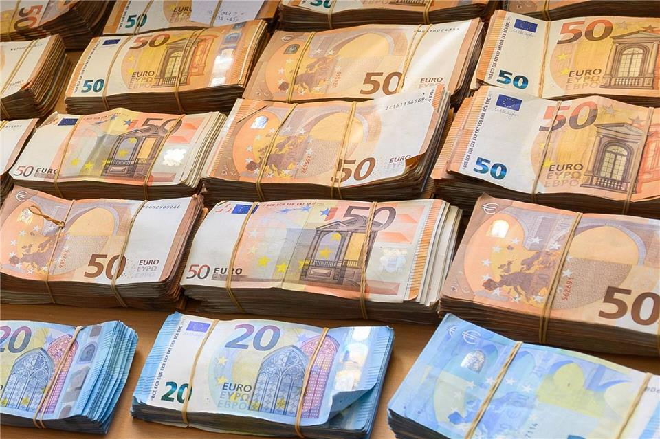 Pro Kopf liegt die Verschuldung in Sachsen-Anhalt bei 3.863 Euro. (Symbolbild)Silas Stein/dpa
