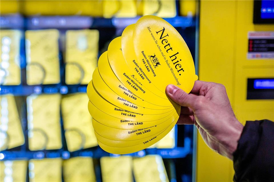 Pro Packung kosten die zehn Sticker einen Euro.Christoph Schmidt/dpa