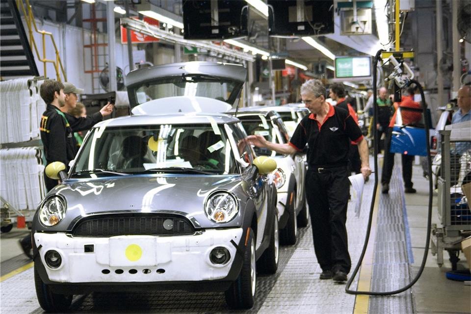 Produktion von Mini-Fahrzeugen im Werk in Oxford (Archivbild).