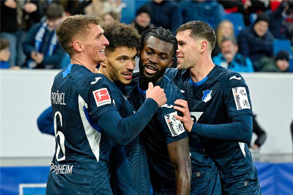 Prömel und Bebou werden verabschiedet.Uwe Anspach/dpa
