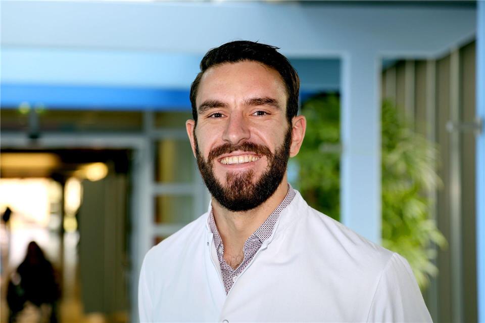 Prof. Gabriel Hundeshagen ist Arzt in der BG Klinik Ludwigshafen.Geir Dillan/BG Klinik Ludwigshafen /dpa