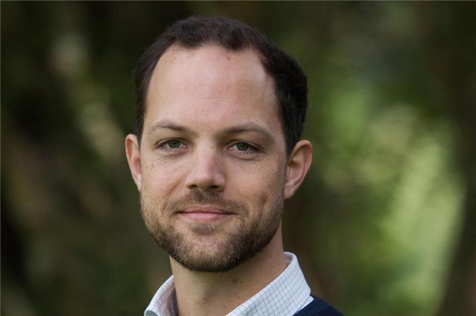 Professor Gabriel Laeis lehrt an der IU Internationalen Hochschule und beschäftigt sich auch damit, welchen Einfluss Beziehungsdynamiken auf die Ernährung haben.picture alliance/dpa/IU Internationale Hochschule.