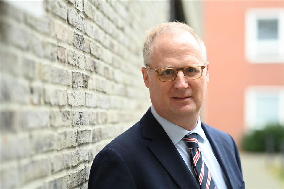 Professor Jann Strybny entwickelt den Kutter der Zukunft mit. Lars Penning/dpa