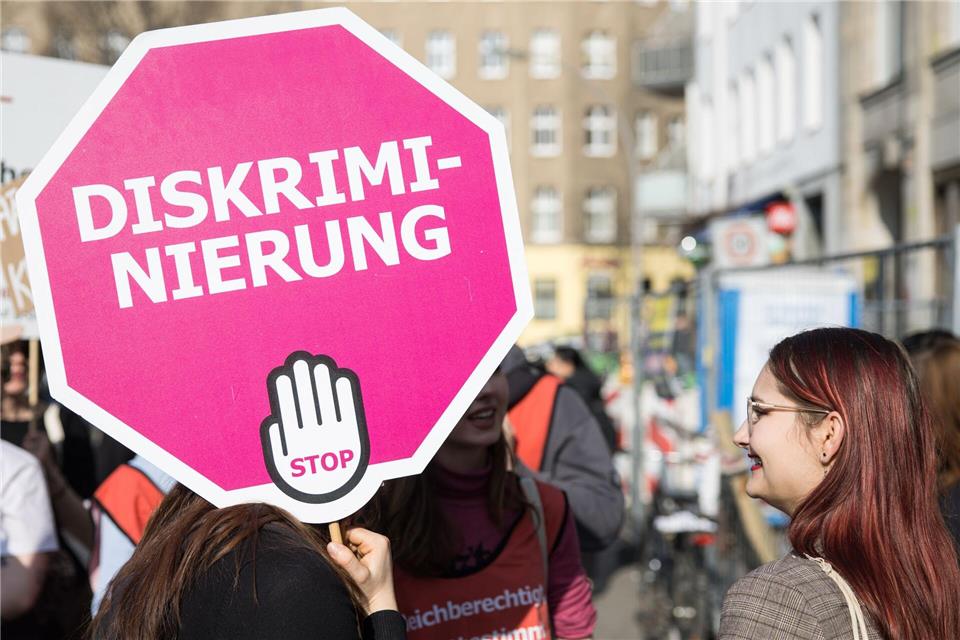 Programme gegen Diskriminierung sieht US-Präsident Trump als Auswuchs der „Gender-Ideologie“. (Archivbild)Hannes P. Albert/dpa