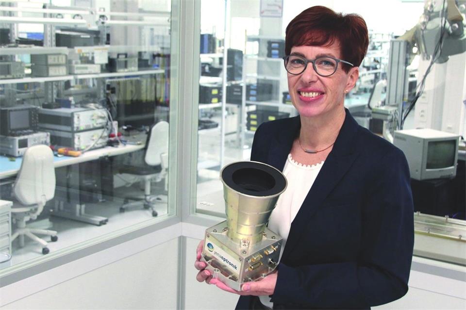 Projektleiterin Sabine Ludwig war beim Start dabei.--/Jena-Optronik GmbH/dpa