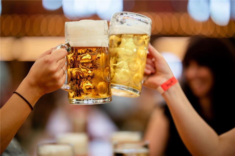 Prost - aber bitte lieber nicht auf „ex“.picture alliance/dpa