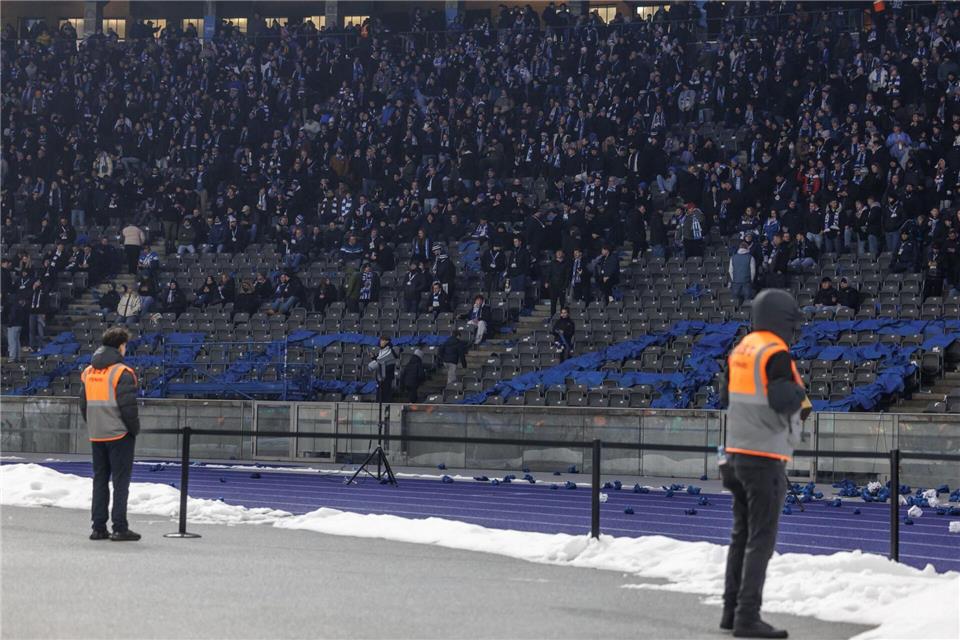 Protest der Hertha-Fans im Olympiastadion. Andreas Gora/dpa