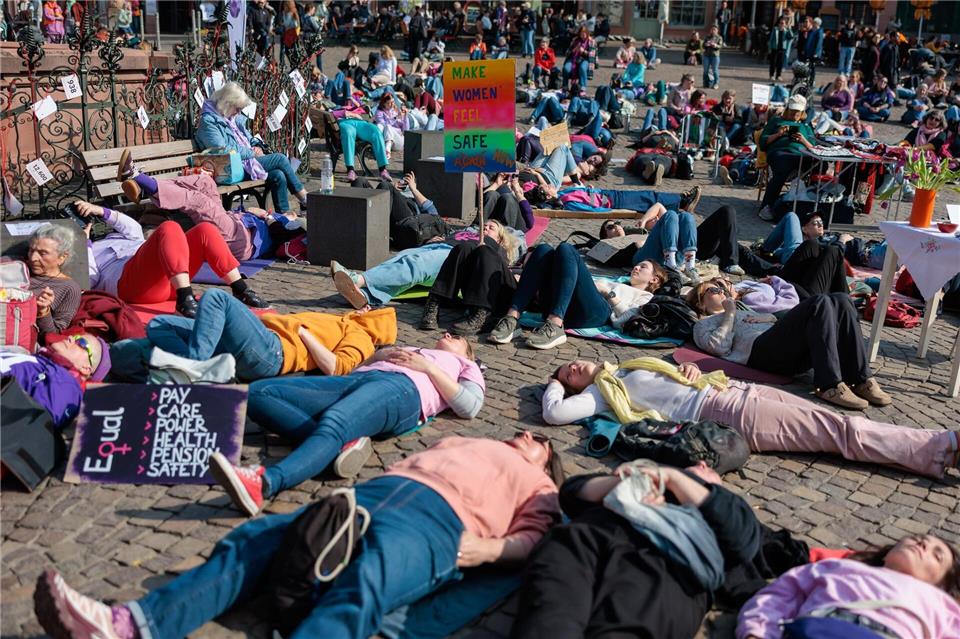Protest im Liegen ist Teil des Programms.Jörg Halisch/dpa