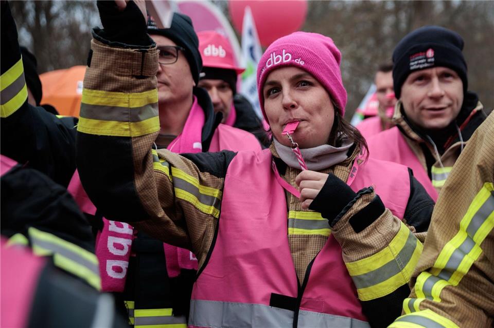 Proteste zum Verhandlungsauftakt.Carsten Koall/dpa