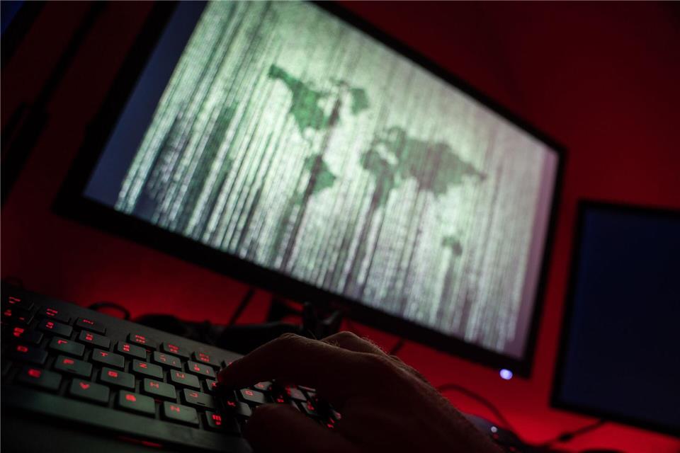 Provokationen, Beleidigungen und Diffamierungen: Kann der Akteur hinter dem Troll ermittelt werden, können Schadenersatzforderungen geltend gemacht werden.picture alliance/dpa