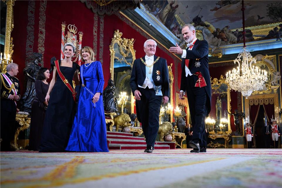 Prunk und Pracht im Königspalast in Madrid - da kann auch Schloss Bellevue nicht mithalten. (Archivfoto)Bernd von Jutrczenka/dpa