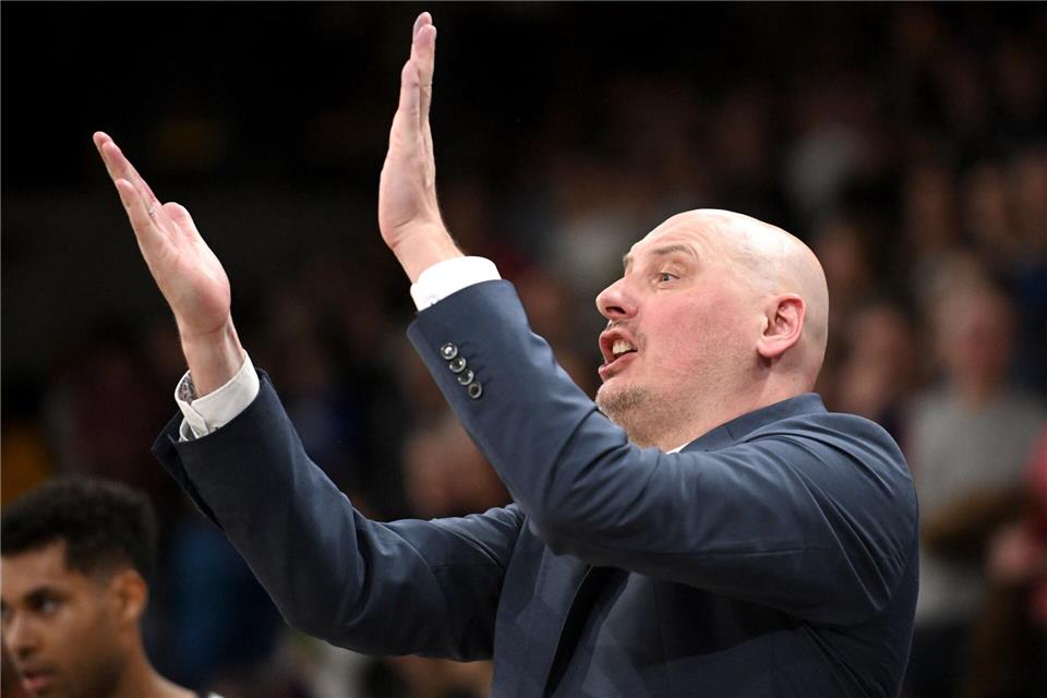 Przemyslaw Frasunkiewicz, Trainer von Rostock, sieht einen klaren Sieg seiner Mannschaft.Michael Schwartz/dpa