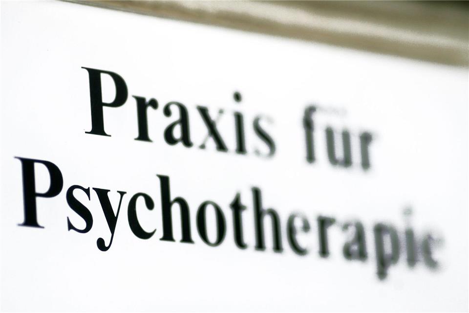 Psychisch kranke Menschen warten im Ruhrgebiet rund sieben Monate auf einen Therapieplatz. (Symbolbild)Jens Wolf/zb/dpa