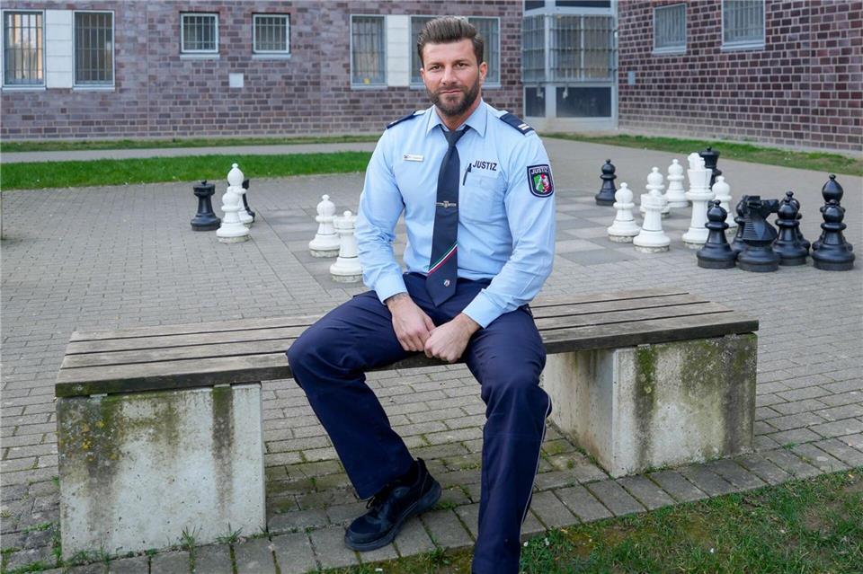 Psychologie, Konfliktbewältigung und Selbstverteidigung: Wer wie Marcel El-Damen als Beamter im Justizvollzug arbeiten möchte, absolviert häufig auch einen Teil der Ausbildung an einer Fachschule oder Akademie. Kirsten Neumann/dpa-tmn