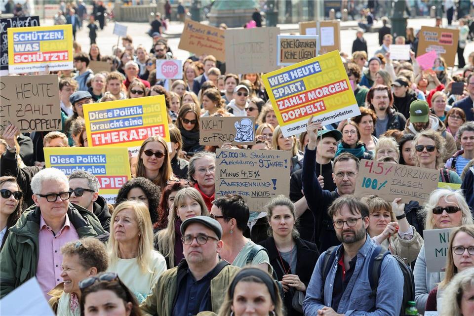 Psychotherapeuten kritisieren Honorarkürzungen lautstark.Christian Charisius/dpa