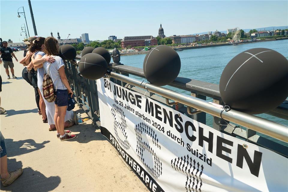 Psychotherapeuten sehen die Versorgung gerade mit Blick auf junge Menschen in Gefahr. Thomas Frey/dpa