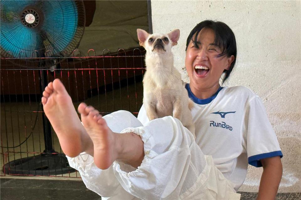 Puppy Yoga macht die Menschen glücklich - aber es gibt Schattenseiten.Carola Frentzen/dpa