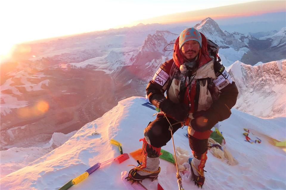 Purja auf dem Gipfel des Everest. (Archivbild)Nirmal Purja/PA Wire/dpa