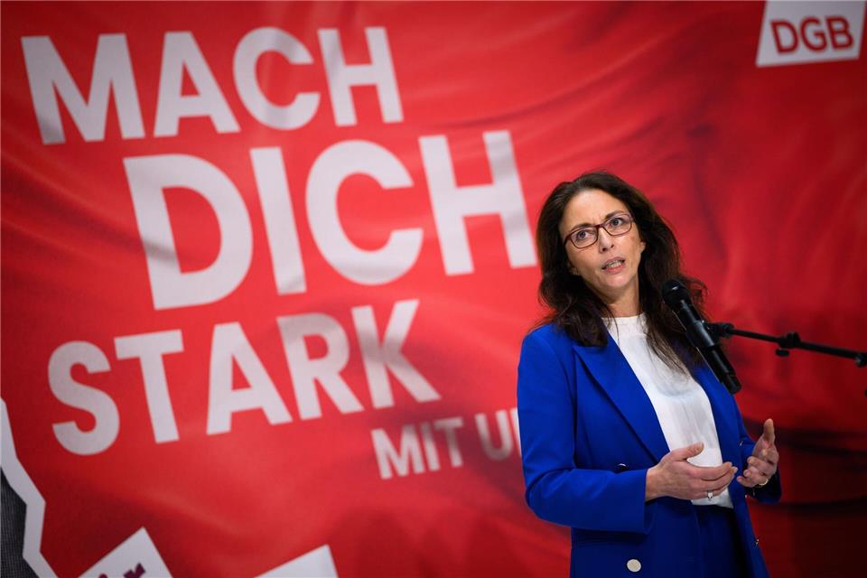 „Pushen ein Mini-Problem zu einem Mega-Thema hoch“: Gewerkschafterin Fahimi hält die Debatte ums Bürgergeld für absurd. (Archivbild)Bernd von Jutrczenka/dpa