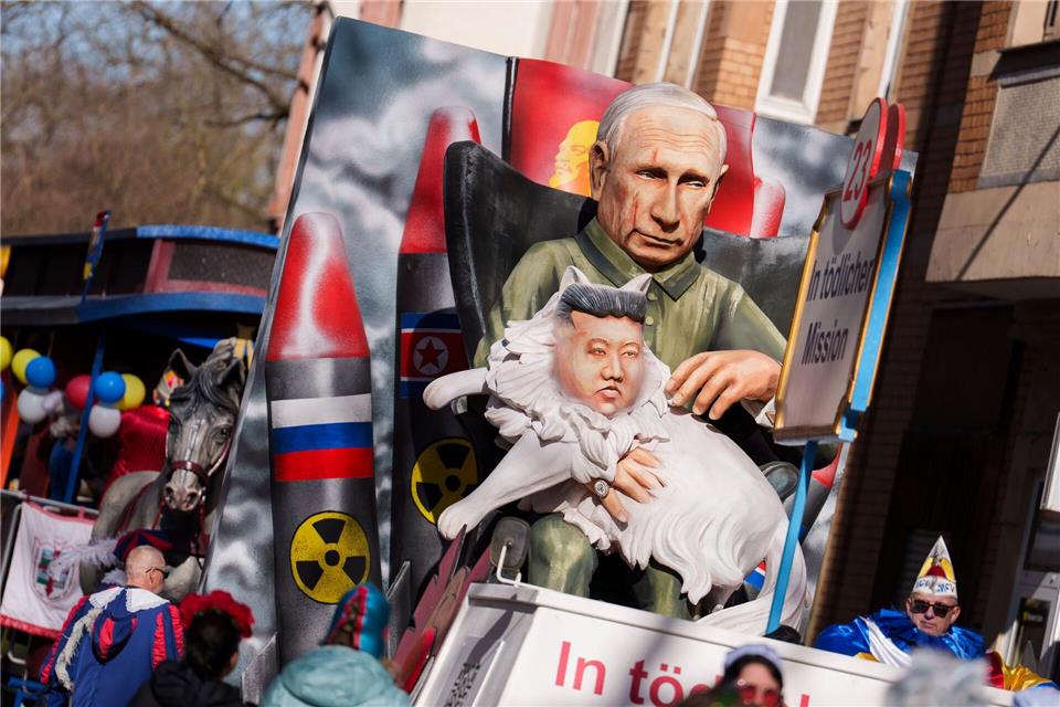 Putin war auch schon mehrmals Thema auf Mainzer Motivwagen. (Archivbild)Andreas Arnold/dpa