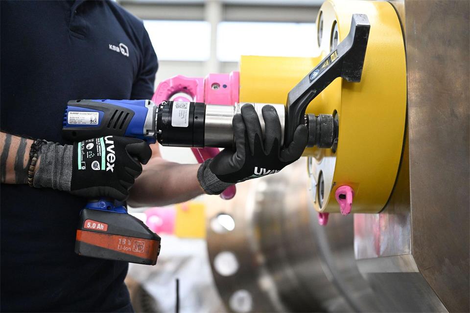 Qualifikation, Bildungsstand und Berufserfahrung sind nach Angaben von Experten wesentliche Faktoren beim Gehalt. (Symbolbild)Bernd Weißbrod/dpa