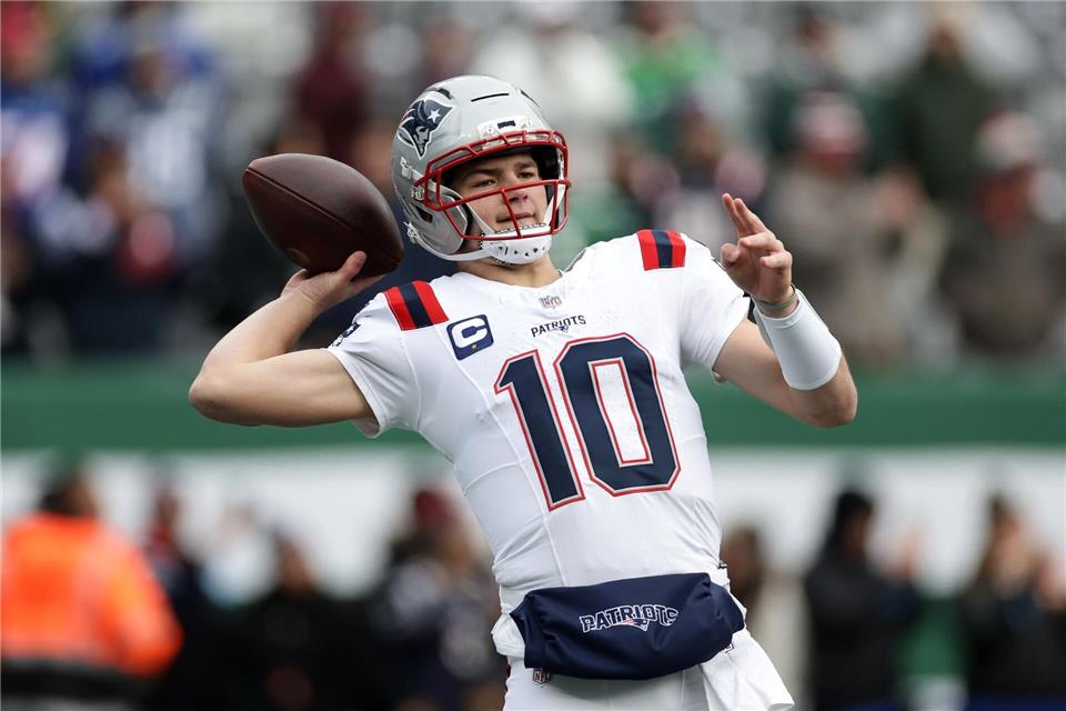 Quarterback Drake Maye war entscheidend am Sieg der New England Patriots gegen die New York Jets beteiligt.Adam Hunger/FR110666 AP/AP/dpa