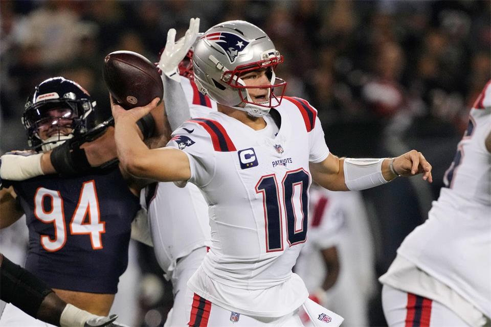Quarterback Draye Maye konnte die Niederlage der Patriots nicht verhindern.Nam Y. Huh/AP/dpa