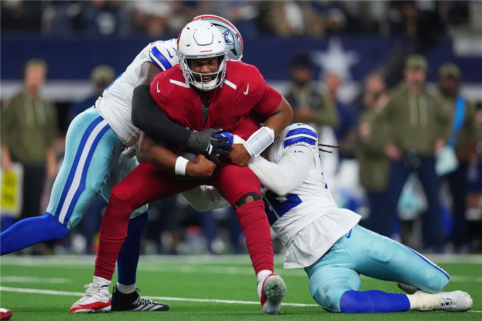 Quarterback Jacoby Brissett (M) führte die Cardinals zu einem unerwarteten Sieg. Julio Cortez/AP/dpa