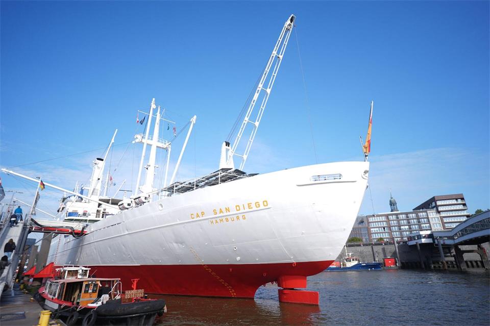 Quasi in letzter Minute wurde die „Cap San Diego“ gerettet und zurück nach Hamburg gebracht: Fast wurde sie verschrottet.Marcus Brandt/dpa