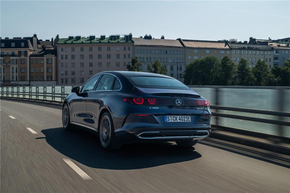 Quirlig - nicht nur im Stadtverkehr: Die elektrische C-Klasse gibt sich durchaus dynamisch.Mercedes-Benz AG/dpa-tmn
