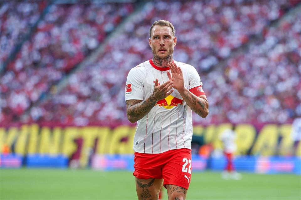 RB Leipzig möchte den Vertrag mit Kapitän David Raum verlängern. (Archivbild)Jan Woitas/dpa
