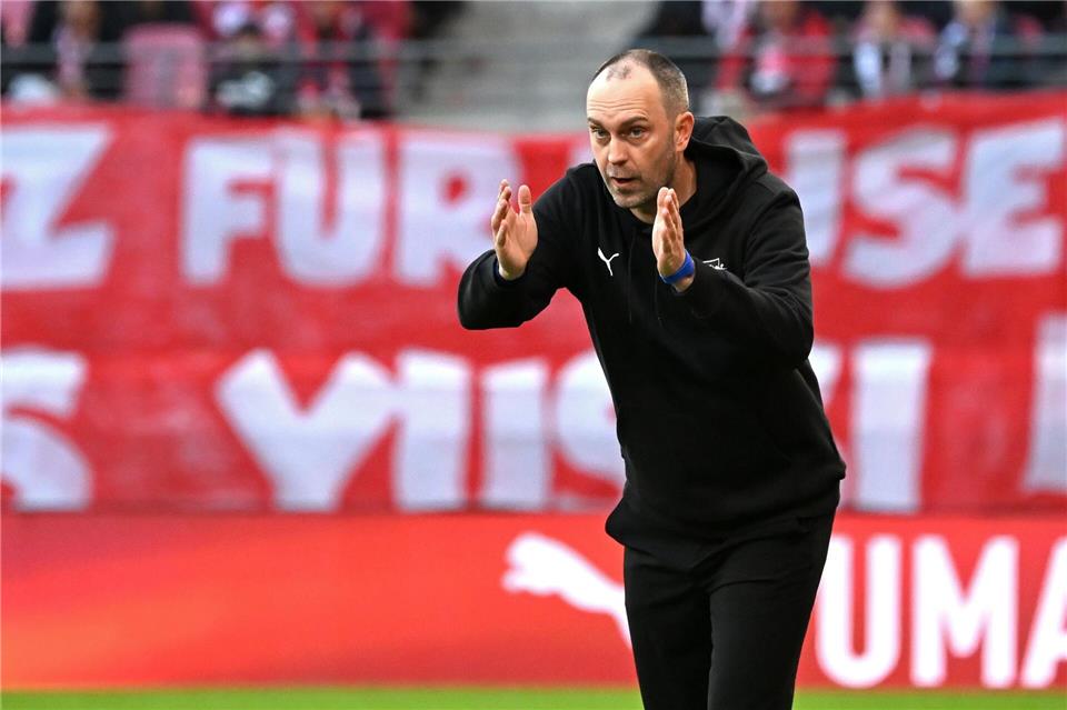 RB Leipzig mit gemischten Gefühlen nach Augsburg RB-Trainer Ole Werner will in Augsburg weitere Fortschritte sehen. (Archivbild)Jennifer Brückner/dpa