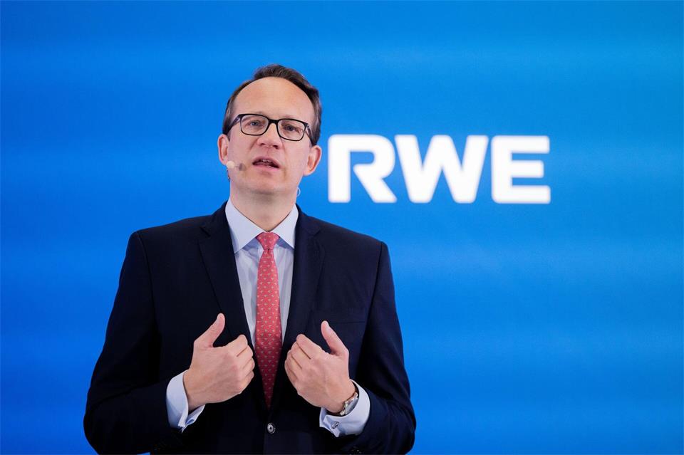 RWE-Chef kritisiert die Transparenzregeln. (Archivbild)Rolf Vennenbernd/dpa