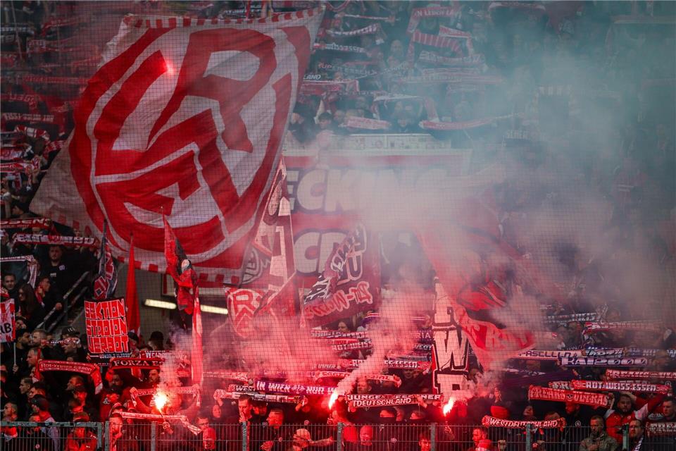 RWE-Fans im Stadion an der Hafenstraße in Essen.  (Archivbild)Christoph Reichwein/dpa